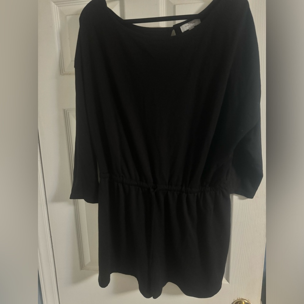 Comfy long-sleeve romper, very soft! Great to wear out at the beach!